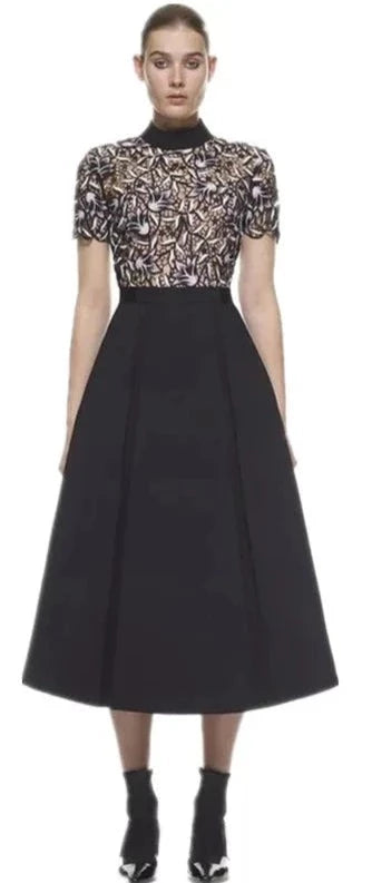 The Briar Little Black Cocktail Dress is perfectly crafted for a chic and elegant look. It features an short polo round neckline, large floral lace bodice and a high waisted, circle flared skirt for a 50s style look. 