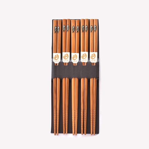 Treat yourself to this 5-piece set of authentic chopsticks. Perfect for everyday use, the natural design is non-slip and easy to use. Boxed as a gift.