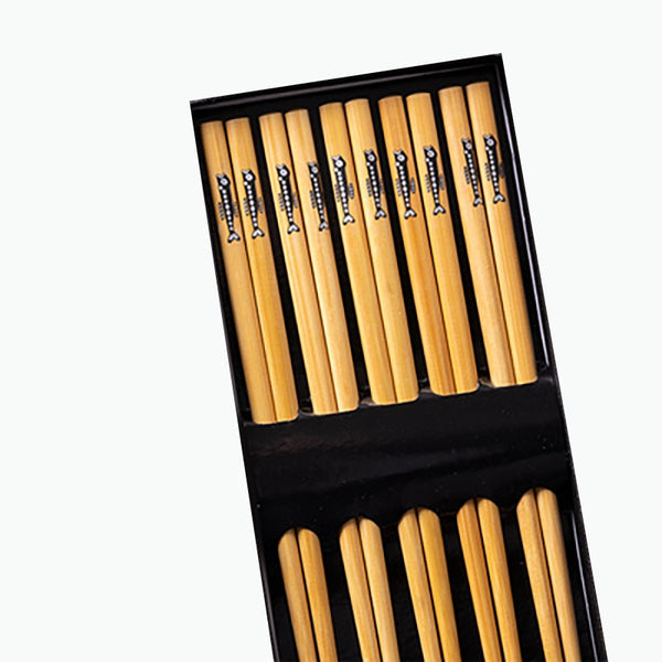 Treat yourself to this 5-piece set of authentic chopsticks. Perfect for everyday use, the natural design is non-slip and easy to use. Boxed as a gift.