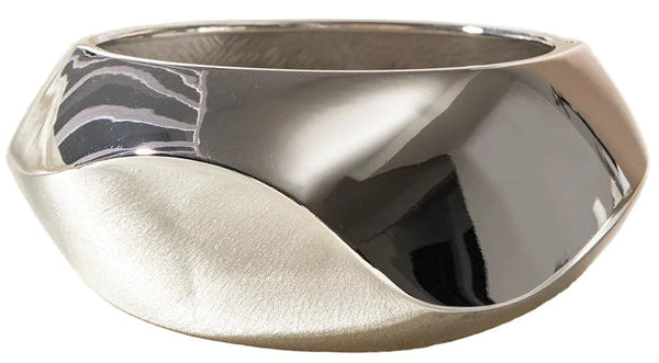 This large bangle features a striking geometric design in silver and gold tones, offering a modern and versatile accessory for any outfit. 