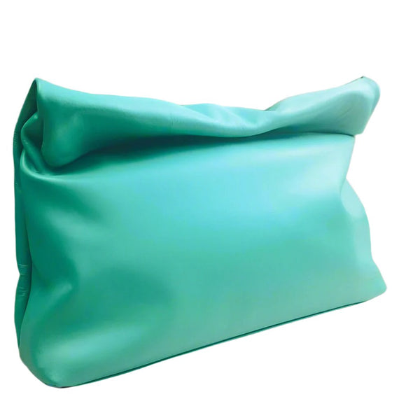  Experience luxurious craftsmanship with this Leather Folding Envelope Clutch. Incredibly soft it offers a beautiful, minimalistic design and a convenient foldable construction. 