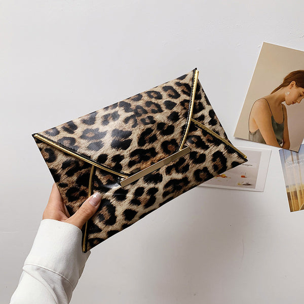 The Snake Pattern Envelope Clutch Sis a flat, lined envelope clutch bag with colored alligator snake pattern. Magnetic metal tab closure. In 100 Percent PU eco leather.